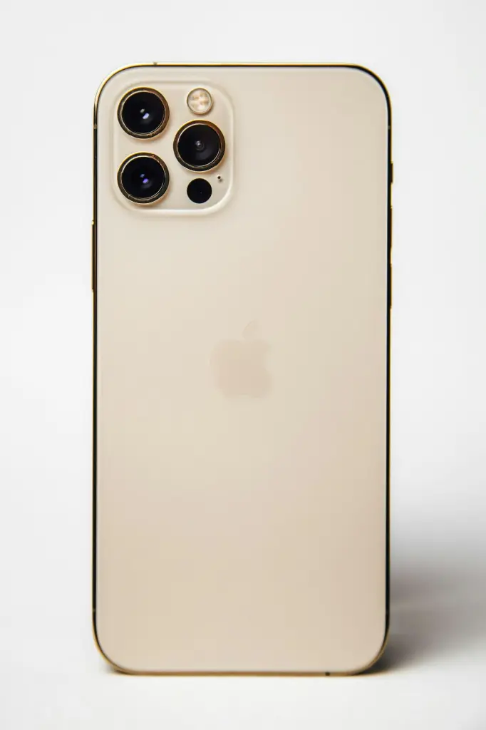 unsplash_i4SKWZ_2pD8_Iphone 12 pro .webp
