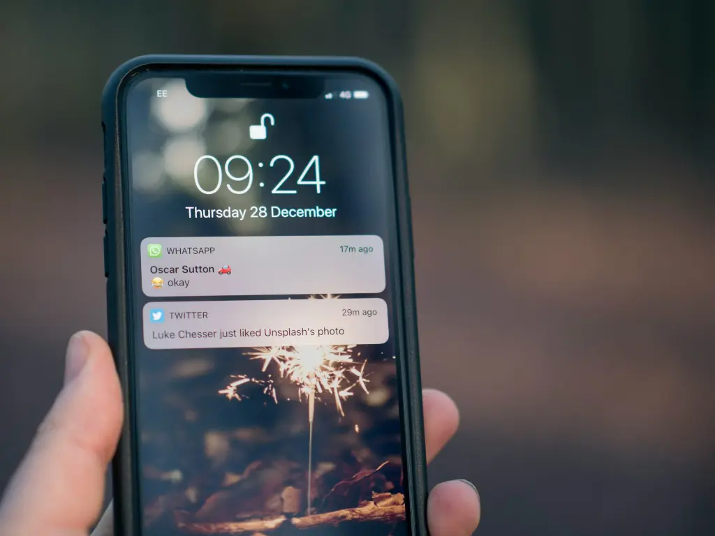 unsplash_33oxtOMk6Ac_screen protector.webp